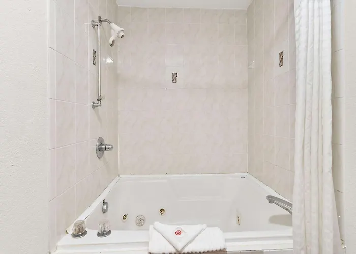 Comfort West I-80 Inn 4*