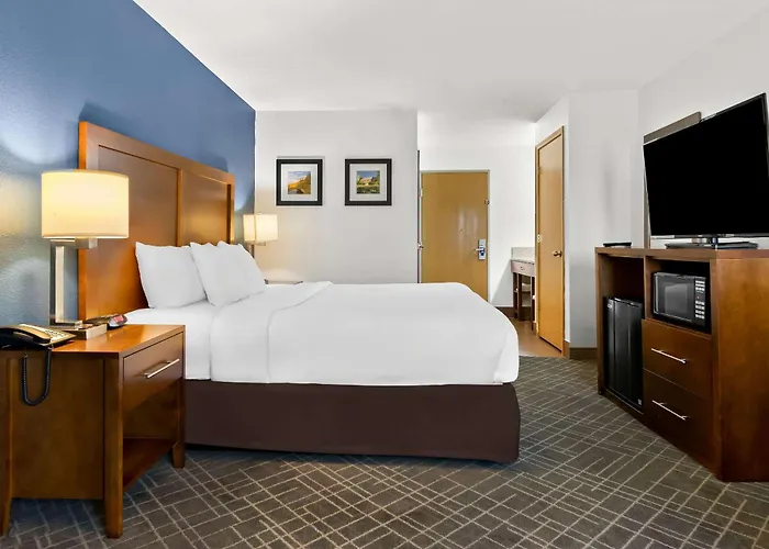 Comfort West I-80 Inn 4*