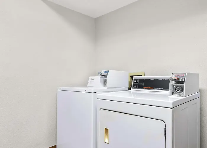 Comfort West I-80 Inn 4*